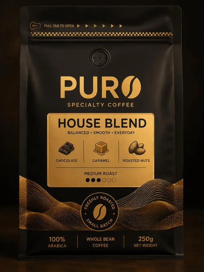 عبوة قهوة PURO House Blend المختصة 250 جم، تحميص متوسط، 100% أرابيكا، بإيحاءات الشوكولاتة والكراميل والمكسرات، مناسبة للإسبريسو وV60 والفلتر.