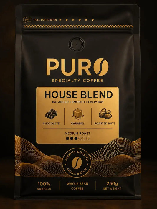 عبوة قهوة PURO House Blend المختصة 250 جم، تحميص متوسط، 100% أرابيكا، بإيحاءات الشوكولاتة والكراميل والمكسرات، مناسبة للإسبريسو وV60 والفلتر.